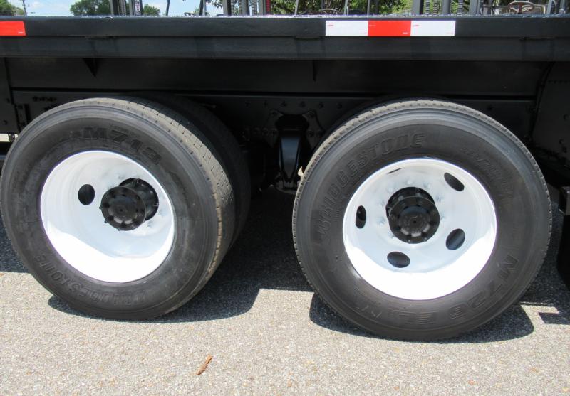 2017 Freightliner BUSINESS CLASS M2 106 - 17