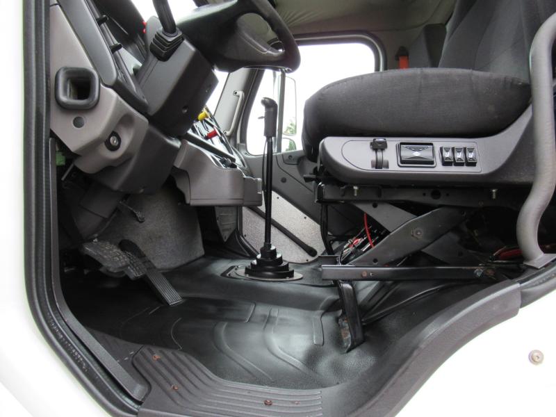 2017 Freightliner BUSINESS CLASS M2 106 - 13