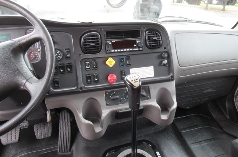 2017 Freightliner BUSINESS CLASS M2 106 - 16
