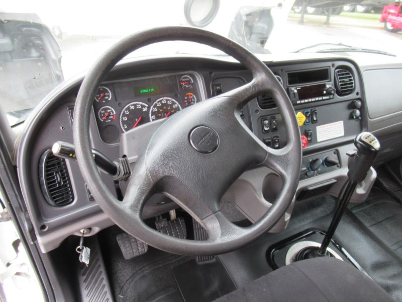2017 Freightliner BUSINESS CLASS M2 106 - 17