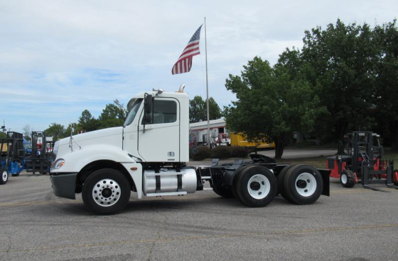 2006 Freightliner Columbia 120 - 6