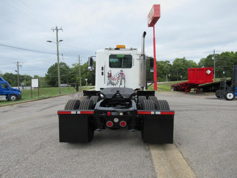 2006 Freightliner Columbia 120 - 9