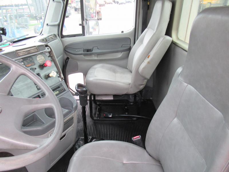 2006 Freightliner Columbia 120 - 12