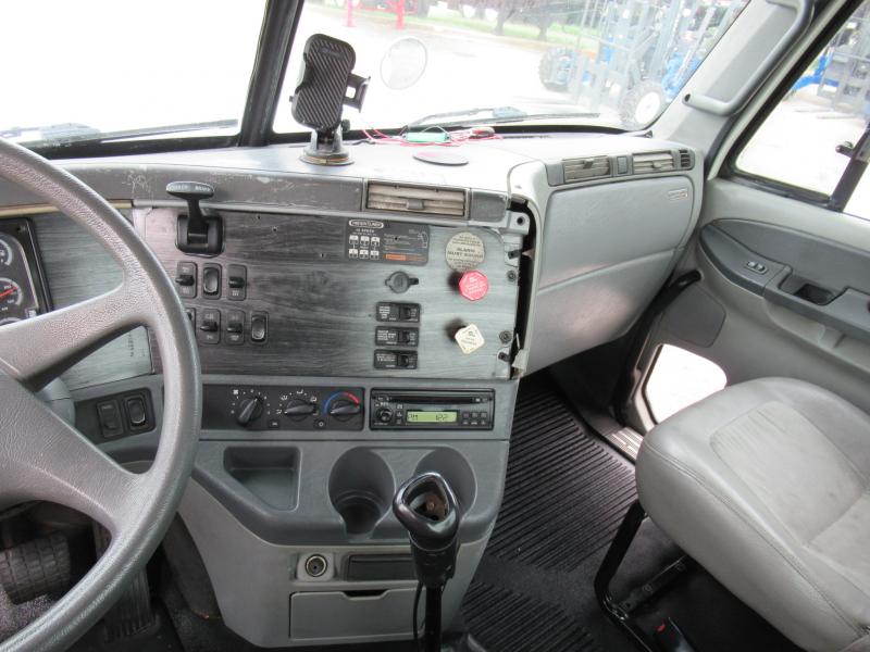 2006 Freightliner Columbia 120 - 13