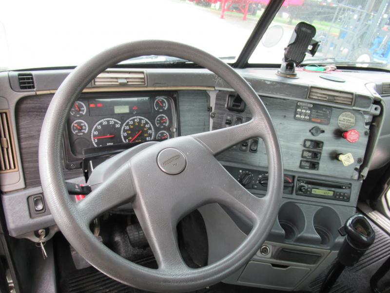 2006 Freightliner Columbia 120 - 14