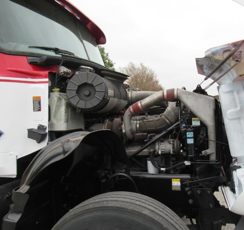 2006 Mack CV713 - 12