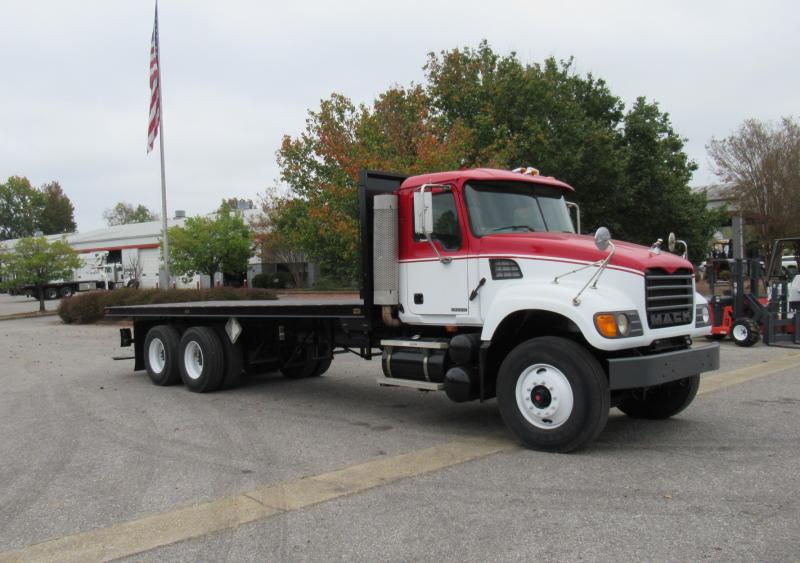 2006 Mack CV713 - 1