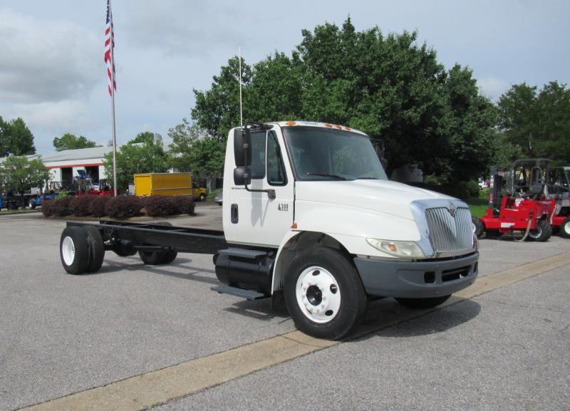 2004 International 4300 SBA - 1