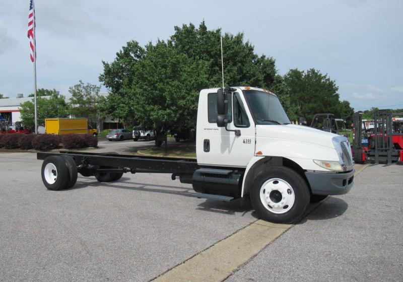 2004 International 4300 SBA - 2
