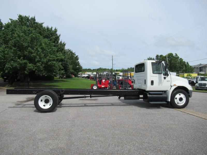2004 International 4300 SBA - 4