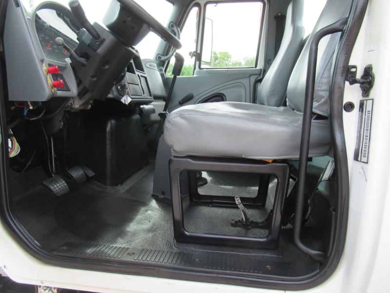 2004 International 4300 SBA - 12