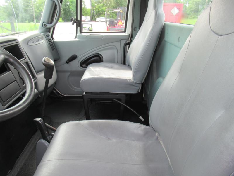 2004 International 4300 SBA - 13
