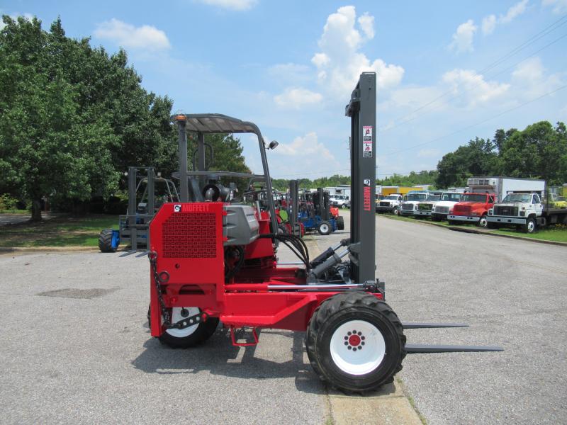 2002 Moffett M5500 - 5