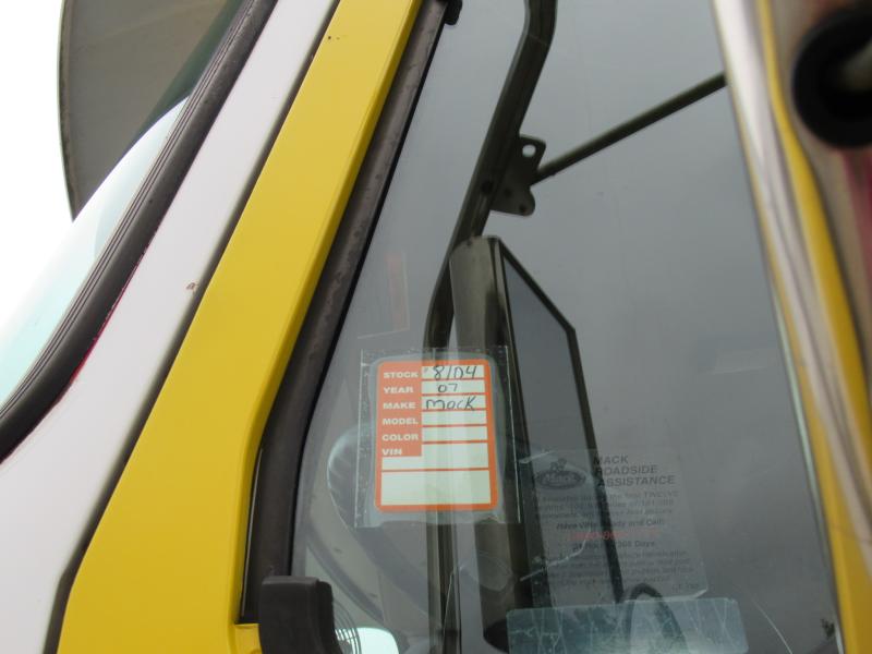 2007 Mack CV713 - 15