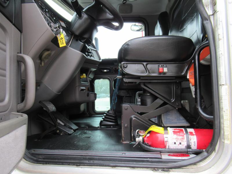 2014 Peterbilt 365 - 8