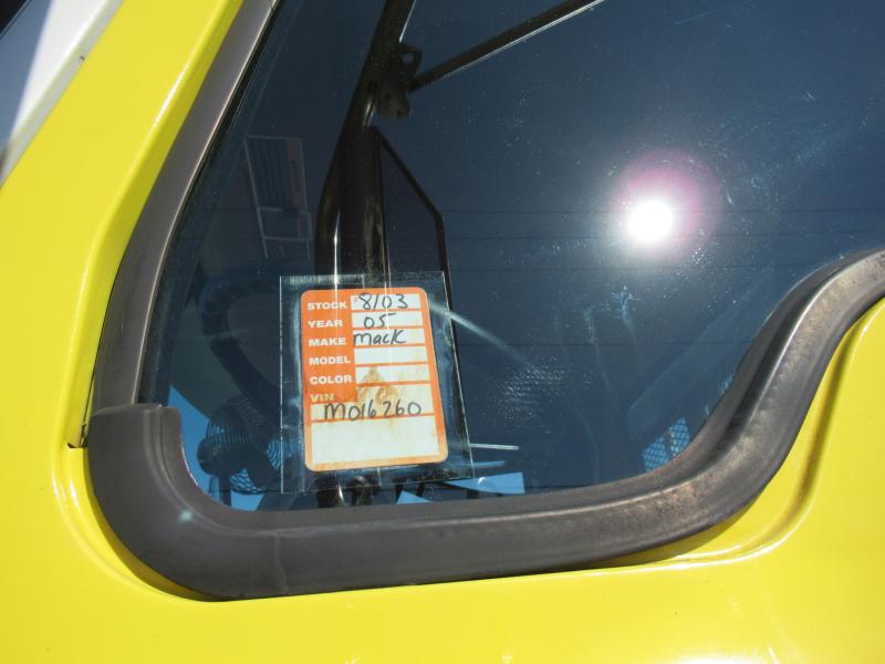 2005 Mack CV713 - 12