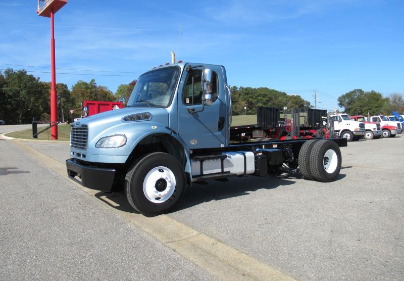 2015 Freightliner BUSINESS CLASS M2 106 - 1