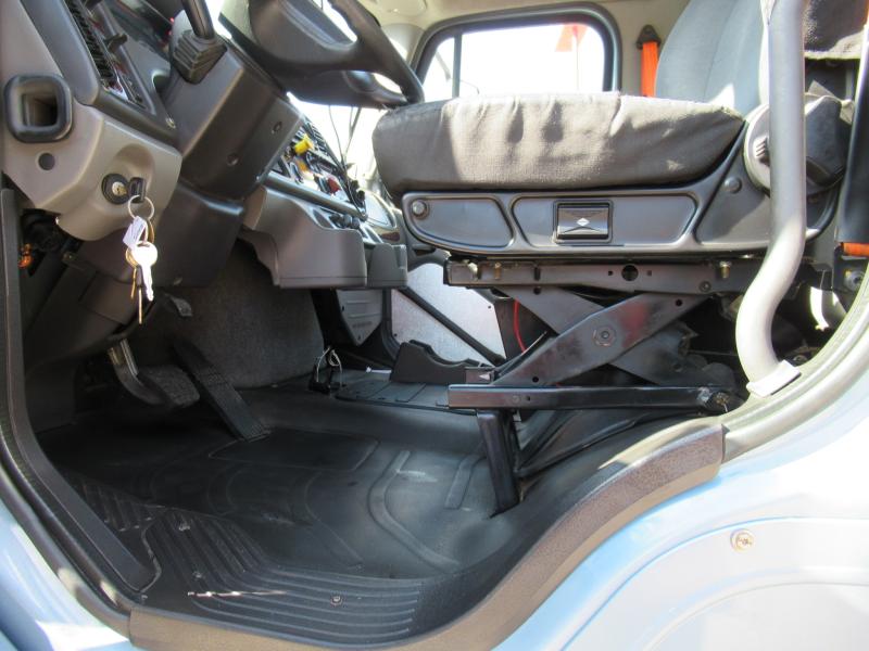 2015 Freightliner BUSINESS CLASS M2 106 - 10