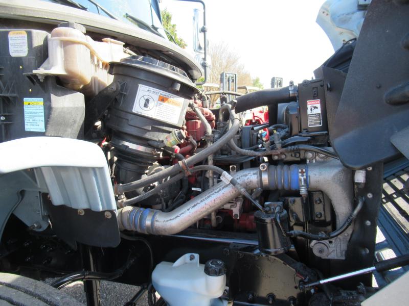 2015 Freightliner BUSINESS CLASS M2 106 - 17