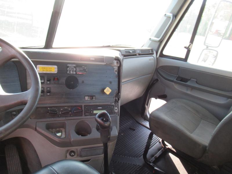 2005 Freightliner COLUMBIA 112 - 11