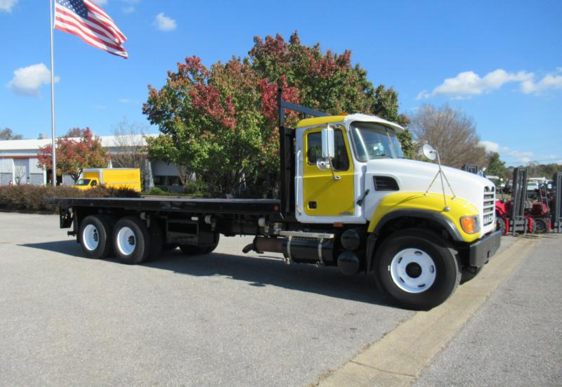 2007 Mack CV713 - 1
