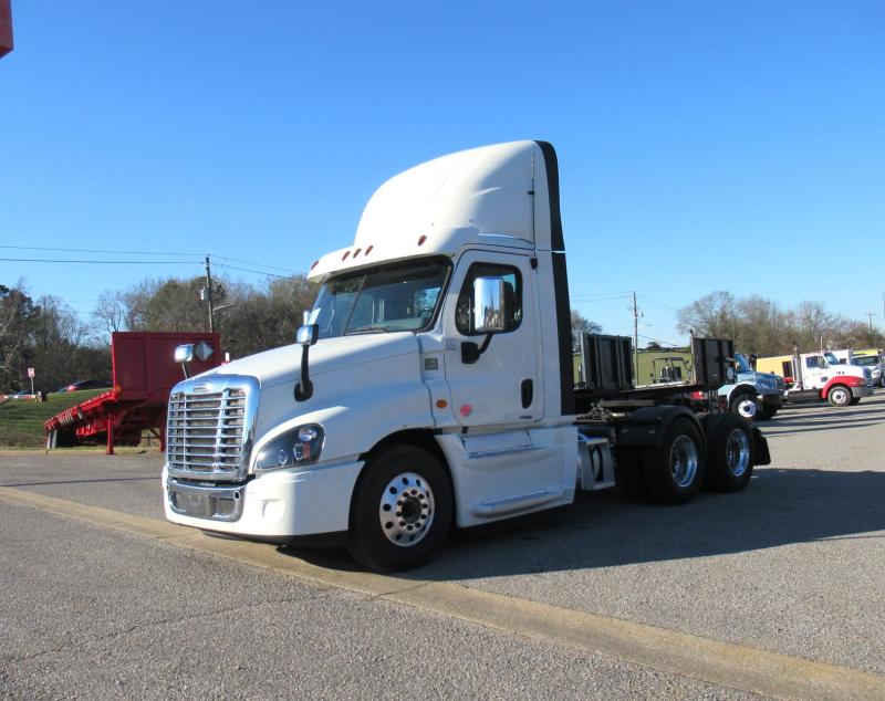 2018 Freightliner CASCADIA - 1