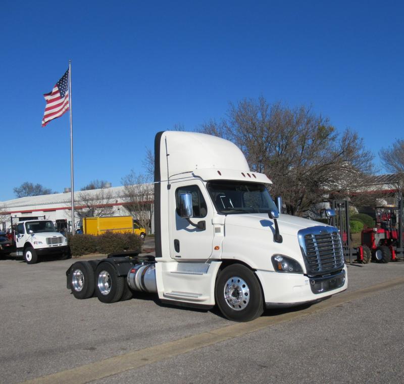 2018 Freightliner CASCADIA - 3