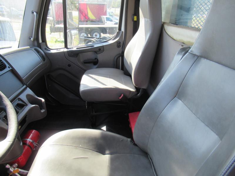 2017 Freightliner M2 106 - 9