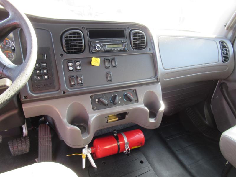 2017 Freightliner M2 106 - 11