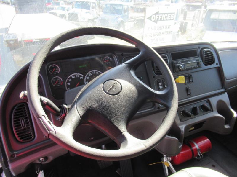 2017 Freightliner M2 106 - 12