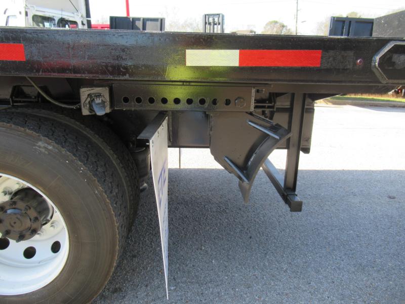 2017 Freightliner M2 106 - 21