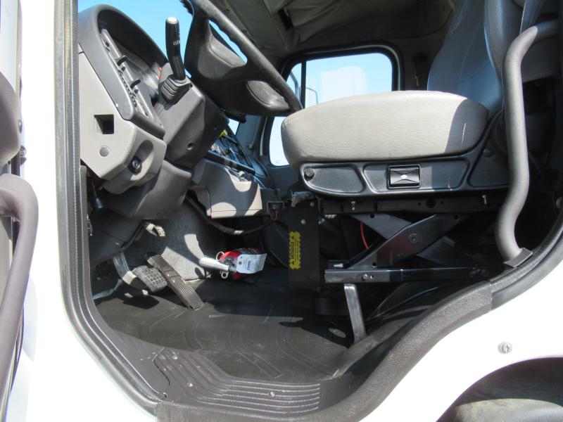 2016 Freightliner BUSINESS CLASS M2 106 - 8