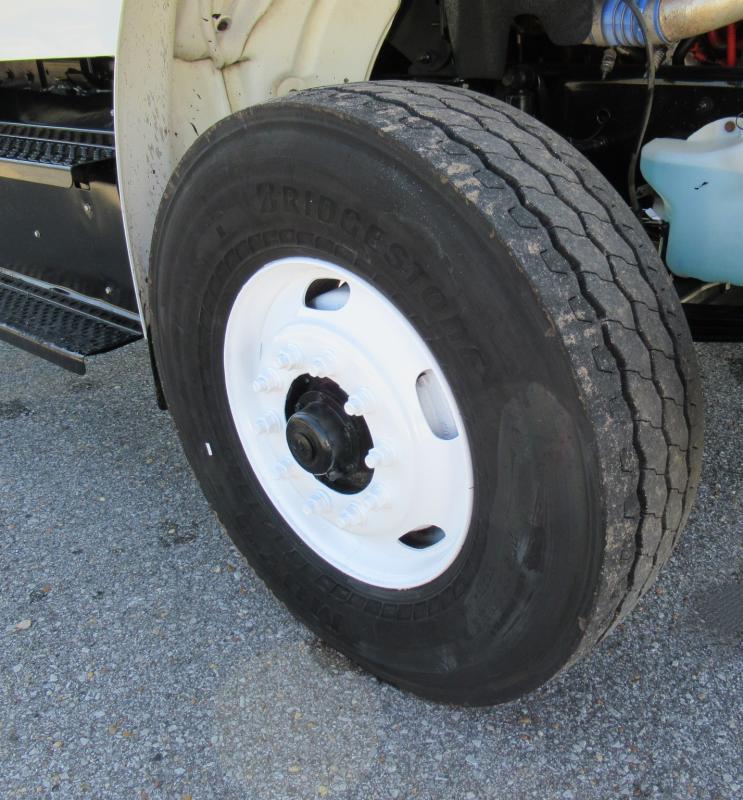 2016 Freightliner BUSINESS CLASS M2 106 - 18