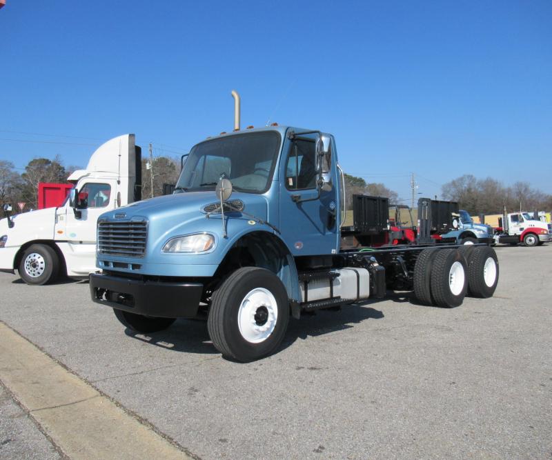 2017 Freightliner BUSINESS CLASS M2 106 - 2
