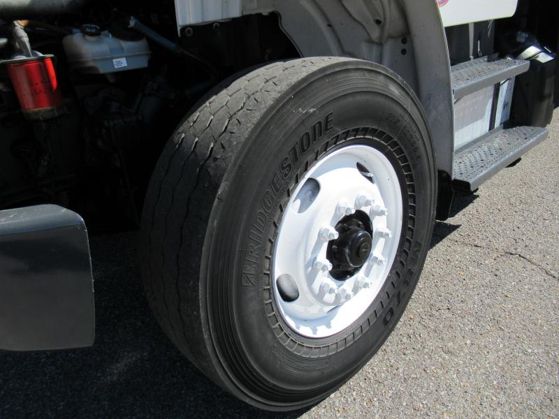 2014 Freightliner BUSINESS CLASS M2 106 - 14