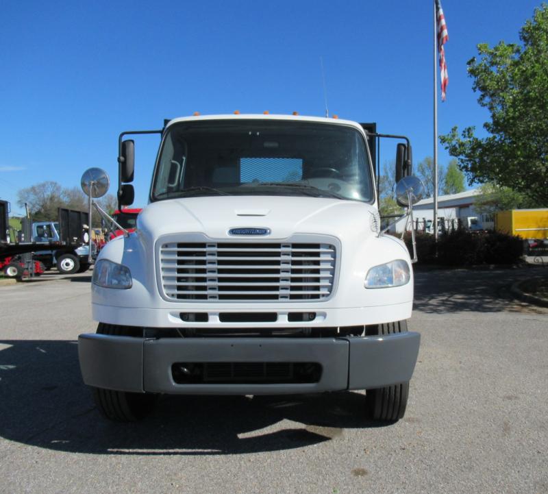2017 Freightliner BUSINESS CLASS M2 106 - 2