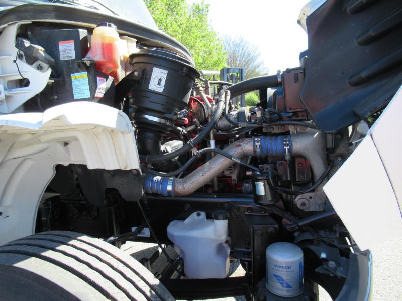 2017 Freightliner BUSINESS CLASS M2 106 - 17