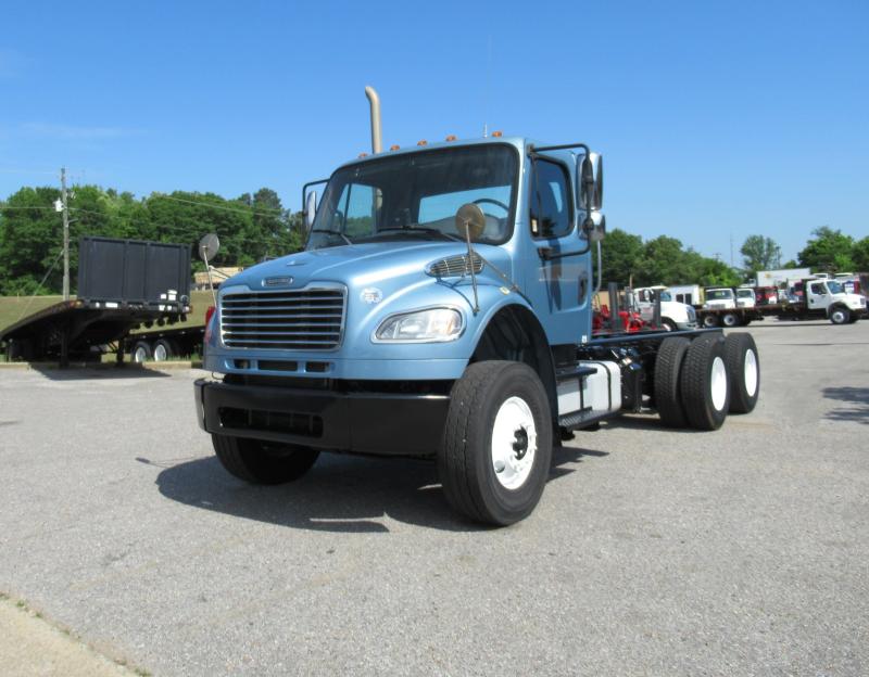 2016 Freightliner BUSINESS CLASS M2 106 - 2
