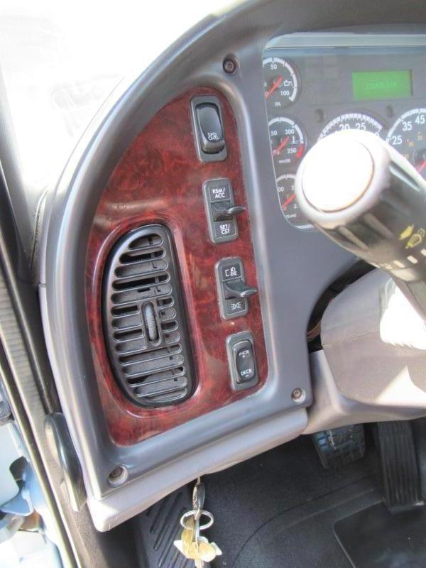 2016 Freightliner BUSINESS CLASS M2 106 - 16