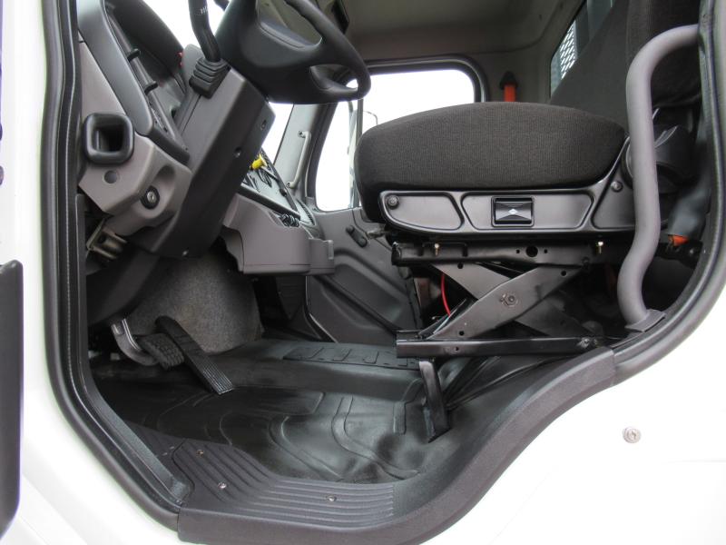 2016 Freightliner BUSINESS CLASS M2 106 - 9