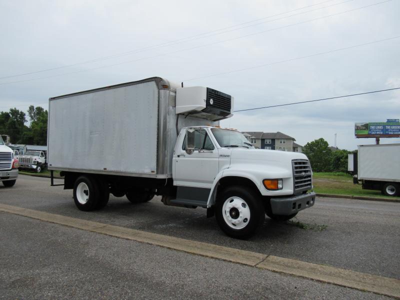 1999 Ford F800 - 1