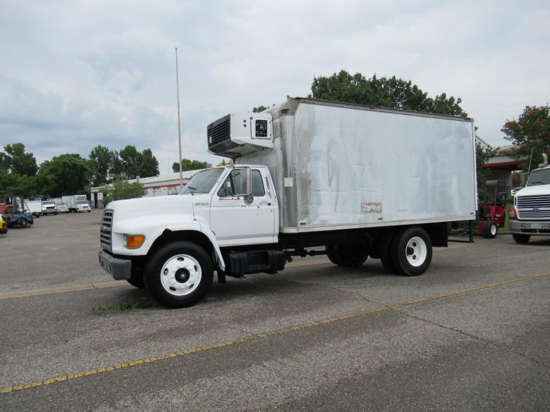 1999 Ford F800 - 3